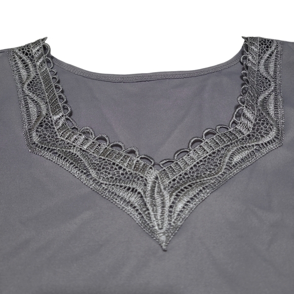💲1️⃣ SHEIN Silver Grey Lace V-Neck Camisole Tank Top Size Small - Picture 7 of 8